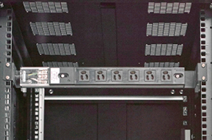 1Uコンセントバー 20A入力 コンパクトタイプ 抜止形/IEC C-13